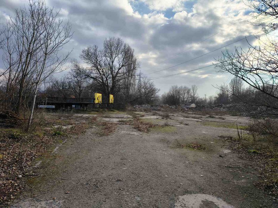 Паркомясто за строителна техника и камиони