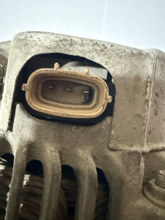 Генератор Toyota Rav 4