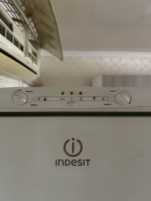 Холодильник indesit