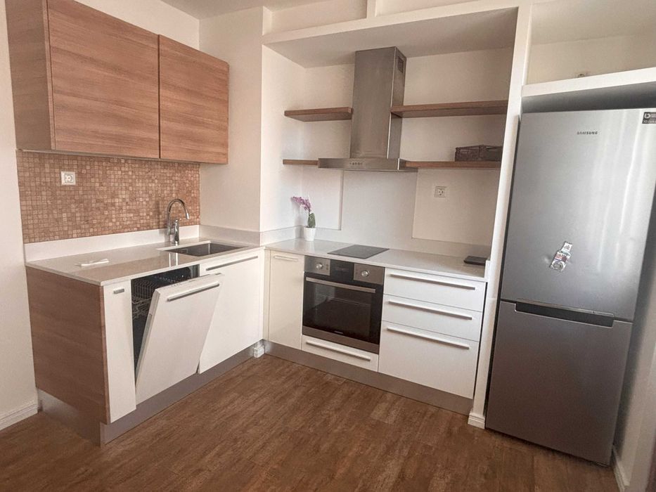 Дава се под наем Четиристаен апартамент в Карлово - 96 кв.м за 510 € - Снимка #1