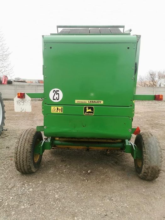 Vand presa de baloti rotunzi balotiera John Deere 580 recent adusa