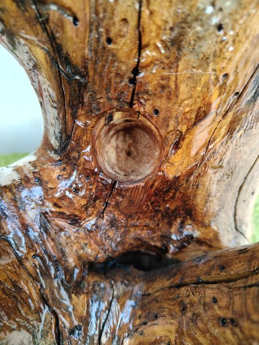 Ръчно изработена дървена поставка за бутилки