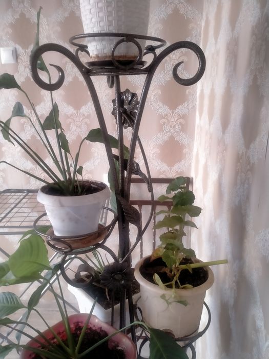 Стойка для цветов