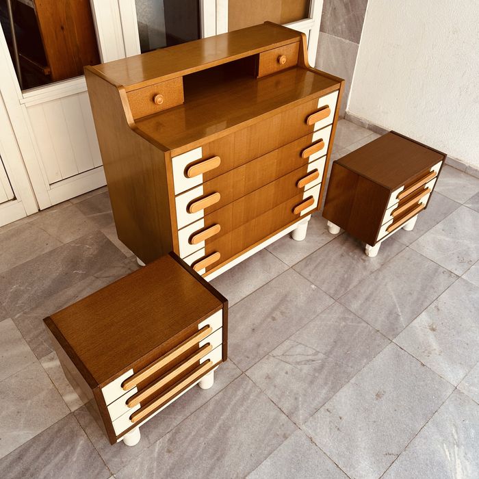 Италиански винтидж комплект – скрин + 2 нощни шкафчета (60–70-те)