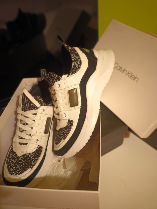 Calvin Klein dama nr.38 black/white vind 350ron