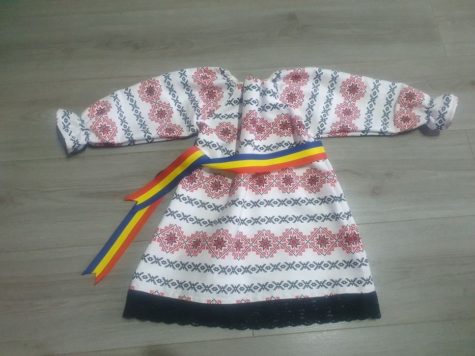 Costum popular - marimea 1 - 2 ani , 3 - 5ani