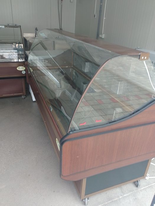 Vând 2 vitrine frigorifice