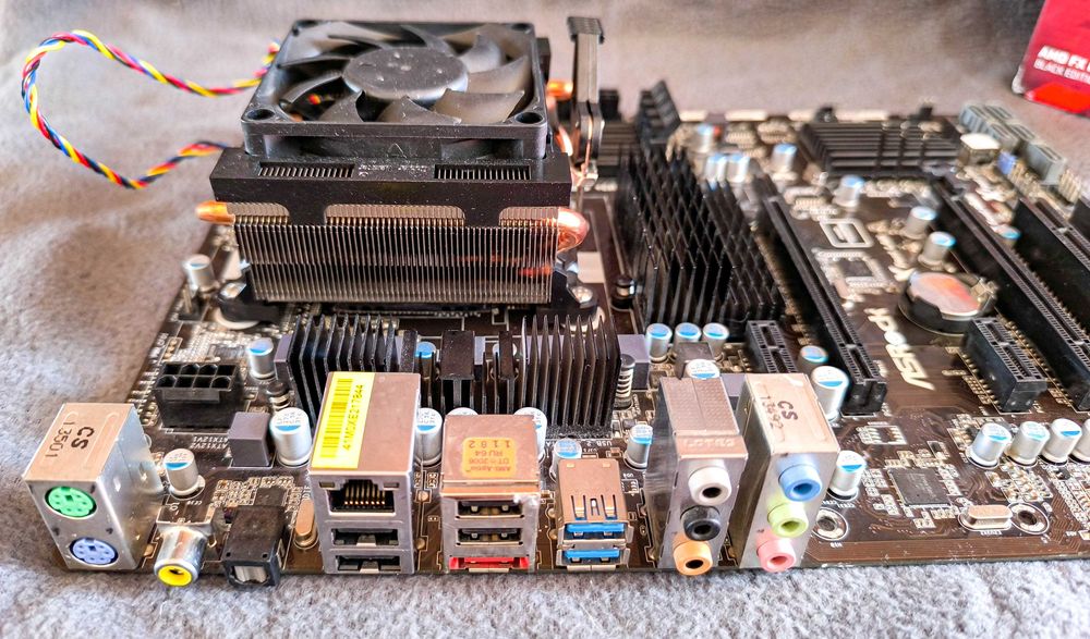 8-ядрен комплект: AMD FX-8350 (4.2GHz) + Дъно ASRock 970 Extreme3 + Ох