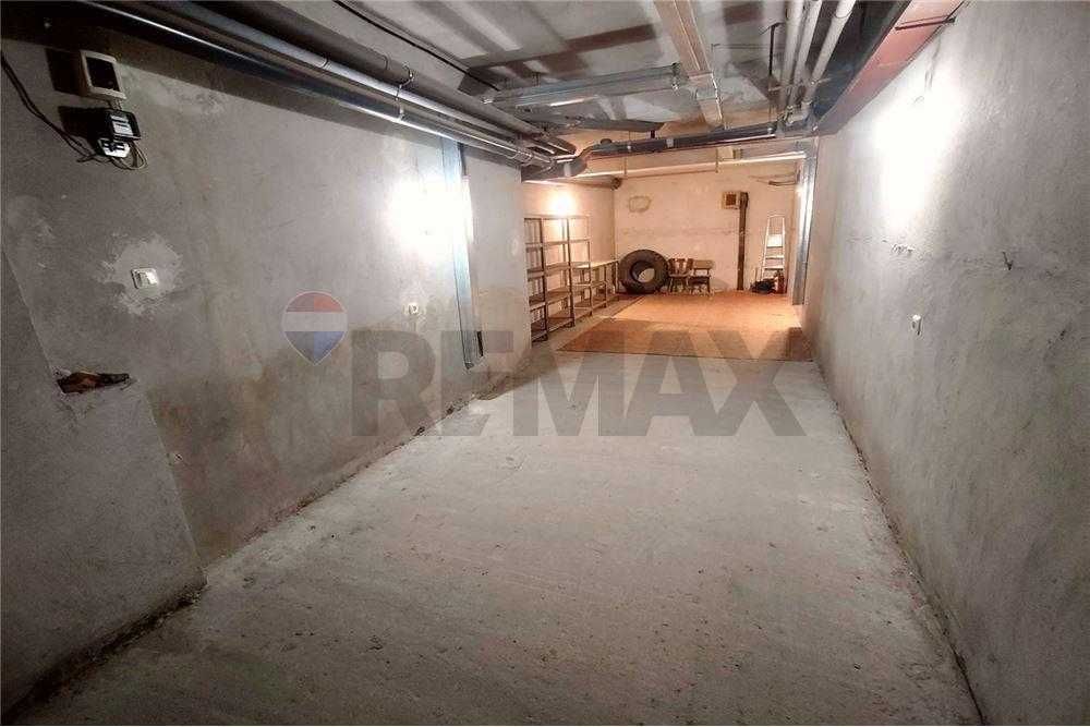 Дава се под наем Гараж / Паркомясто в Русе, Ялта - 38 кв.м за 180 € - Снимка #3
