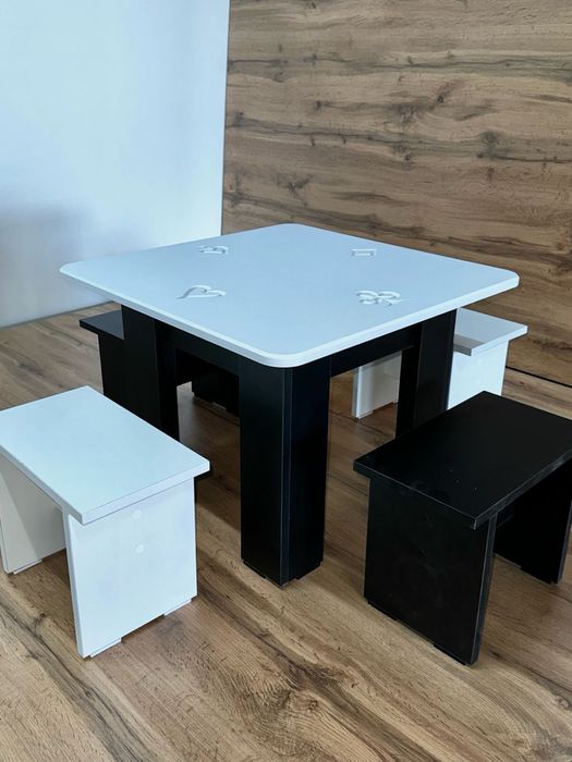 Столик со стульями