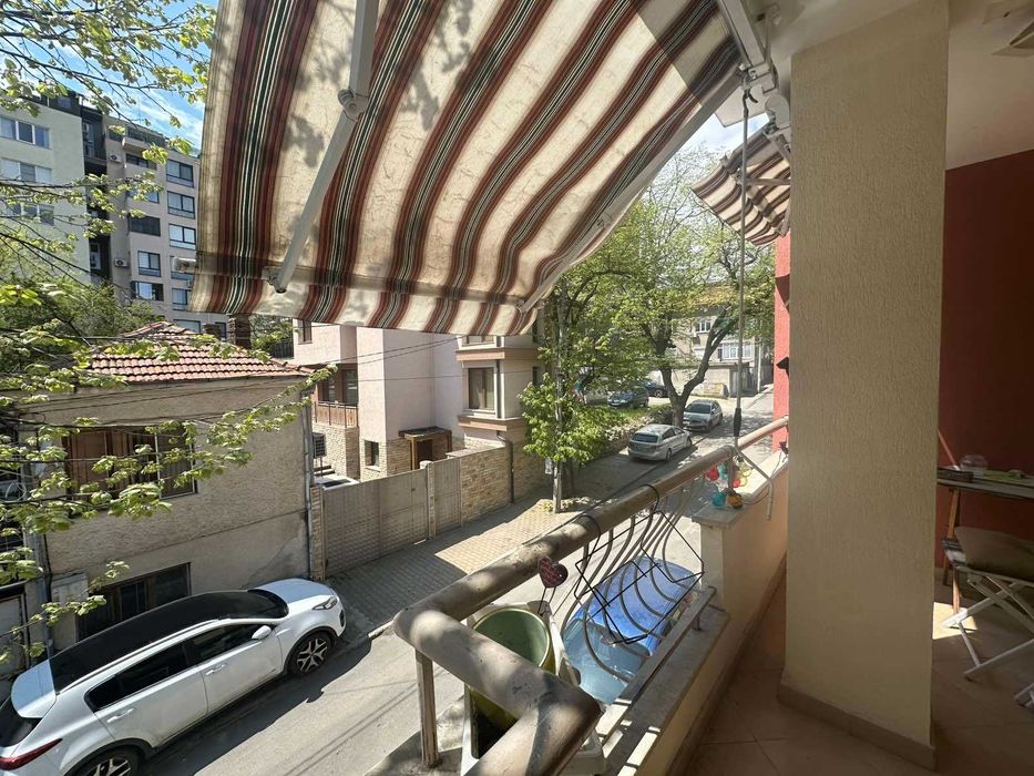 Апрартамент с три спални, 2 санитарни възела  и гараж