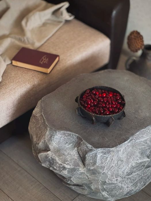 Декоративные искусственные камнями   столы