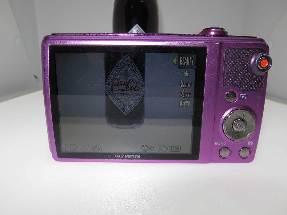 Olympus D750 16MP розов фотоапарат цифрова камера, работи перфектно