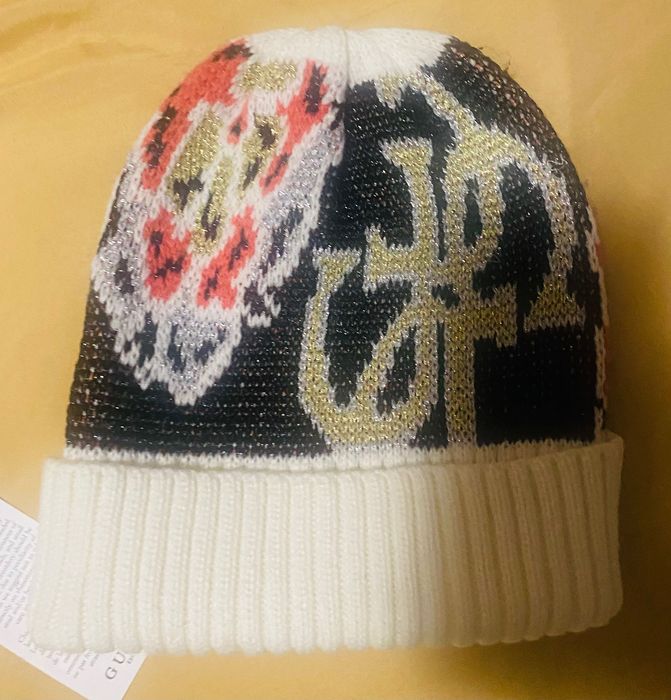 Дамска Шапка Guess