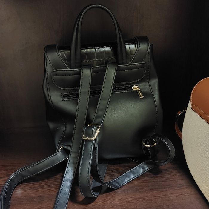 Дамска раница David Jones 
- 20€