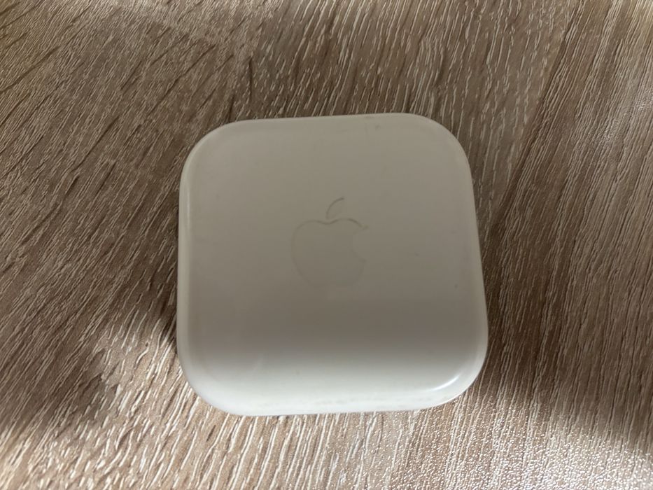 Оригинални нови слушалки Apple