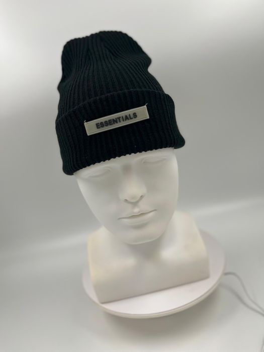 Шапки новые есеншл