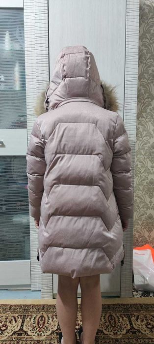 продам зимнюю куртку на девочку