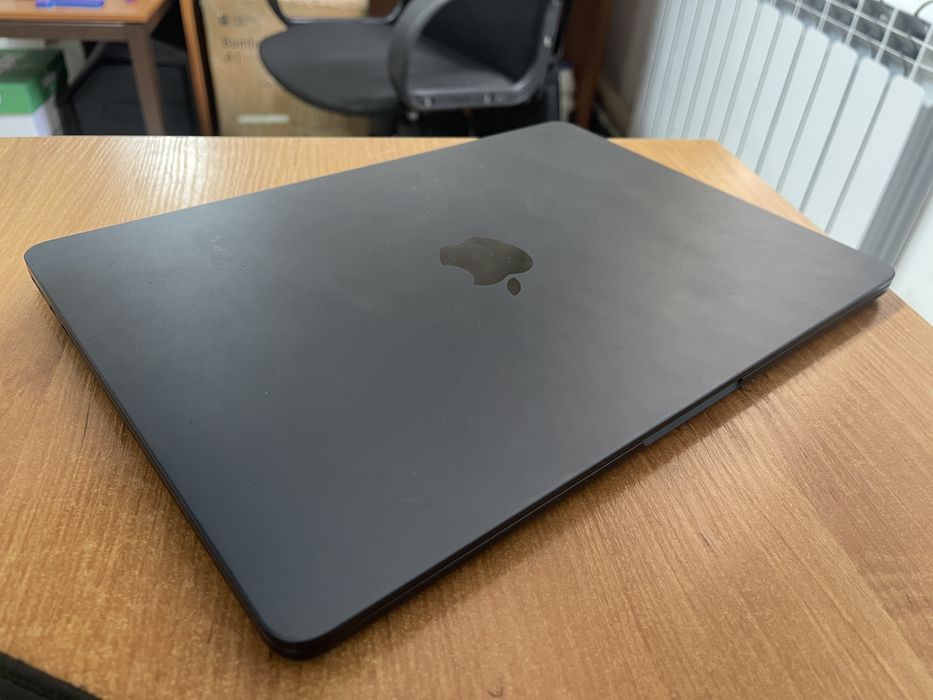 MacBook Air 13 M4, 16 ГБ / 256 ГБ