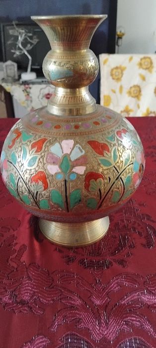 Vând vaza alama vintage india