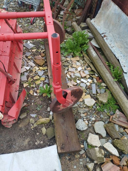 Продавам фреза малък трактор.