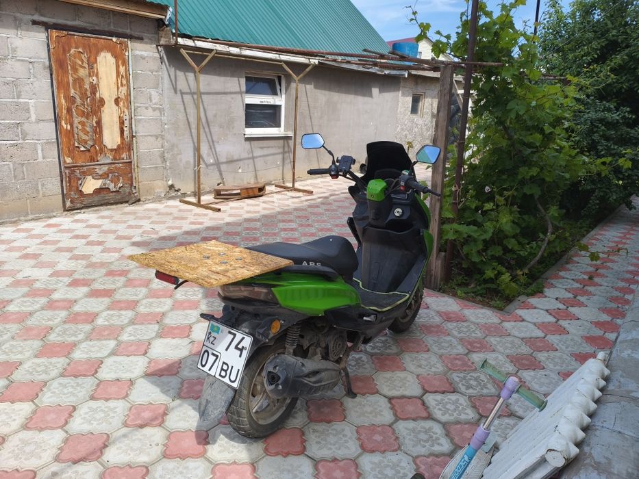 Продам скутер макси