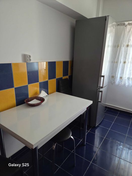 Inchiriez apartament 2 camere, in Burdujeni, zona Moldova
