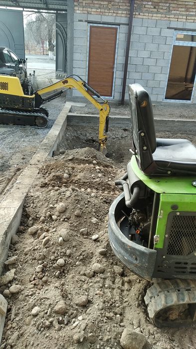 Мини экскаватор сотилади