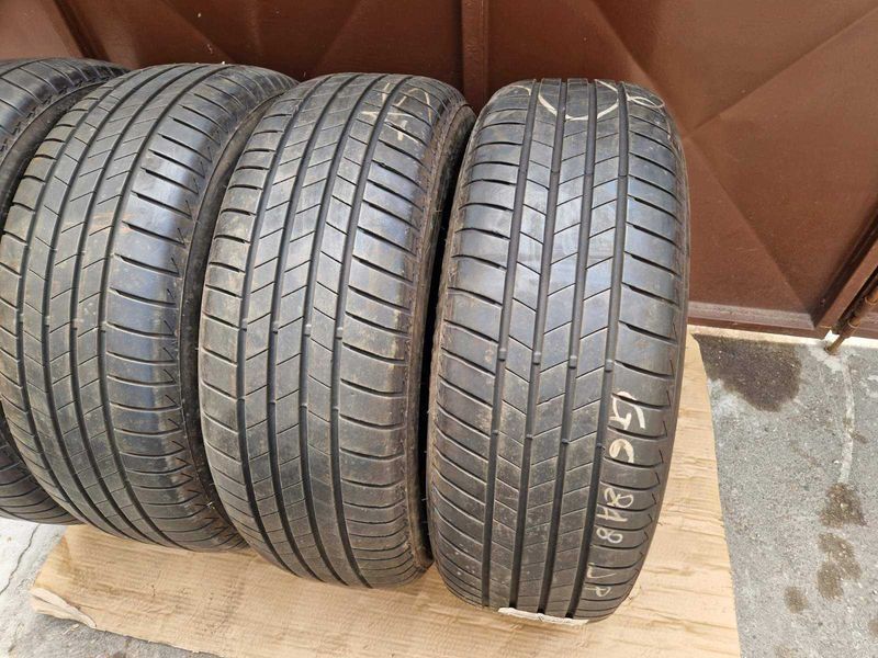 4 Bridgestone R18 235/60
летни гуми 
DOT5121