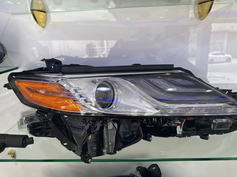 Toyota Camry передние фары / фара