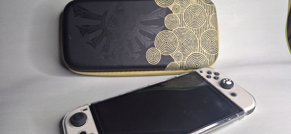 Продам nintendo switch oled