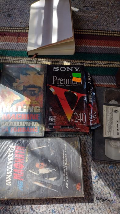 157  аудио касети,обикновенни 4 бр видео касети
