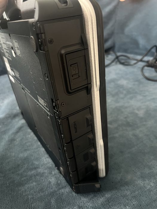 Panasonic Toughbook продается ноутбук для полевых условиях