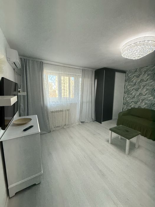 Inchiriez garsoniera park lake