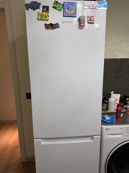 Продам холодильник б/у Indesit в хорошем состоянии