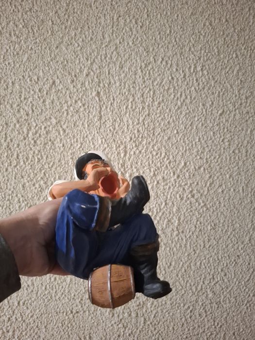 Продавам порцеланова фигура