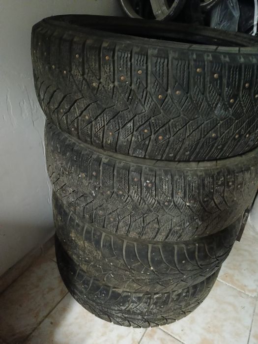Продаю зимние шины