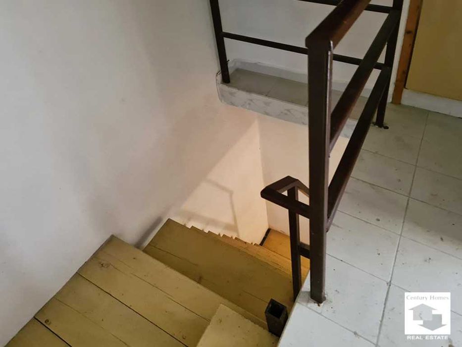 116191 Две къщи в един имот, с голям двор, в с. Балван