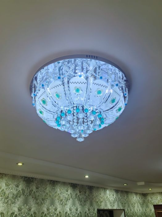 Люстра 3 түрлі цветпен