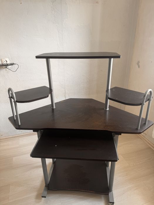 Продам компьютерный стол