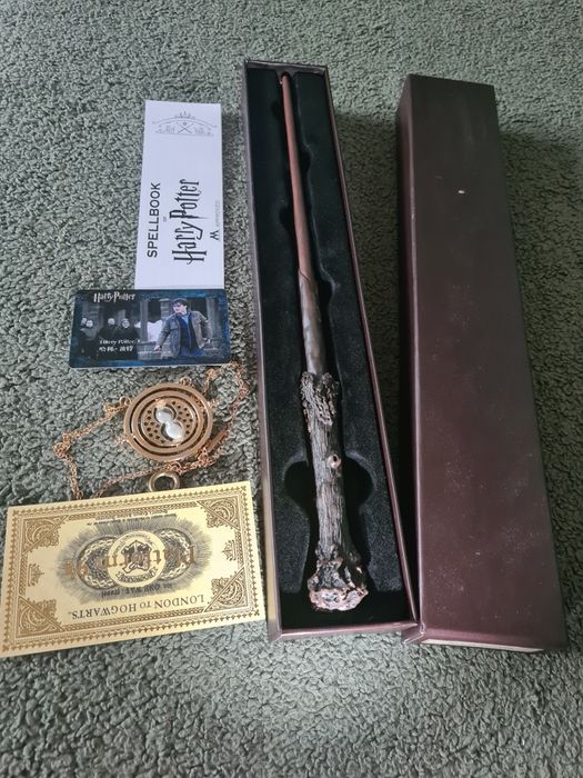 Набор Гарри Поттера палочка, брелок, билет, кулон 4 шт