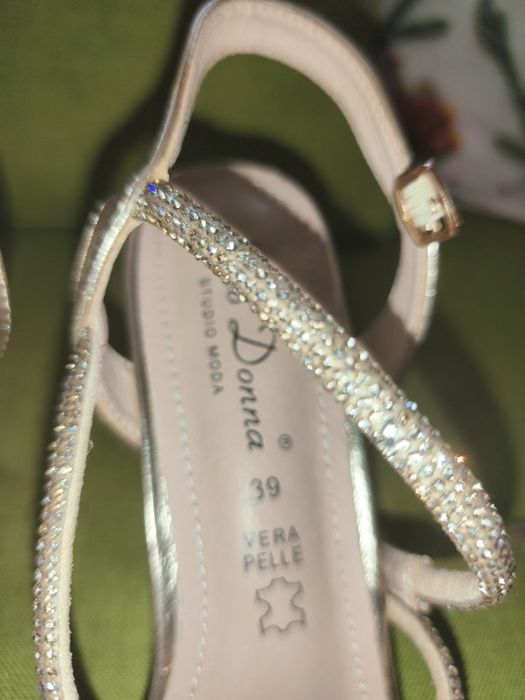 Sandale aurii elegante