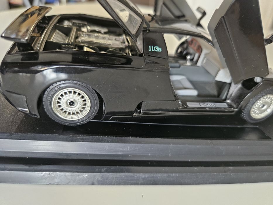 Колекционерска метална  количкa BBURAGO BUGATTI EB 110 мащаб 1:24