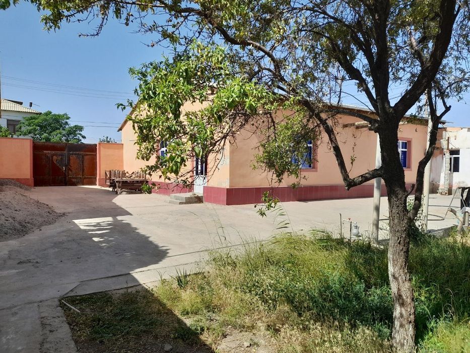 Zamonaviy hovli (hamma sharoiti bor) sotiladi