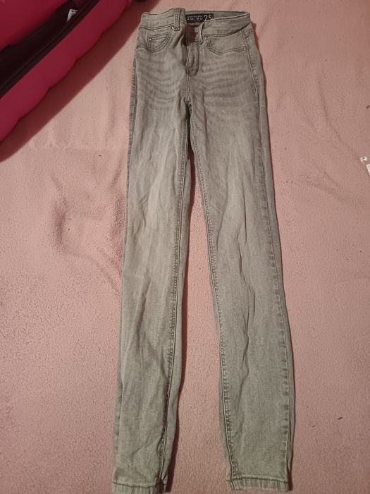 Blugi cu talie înaltă