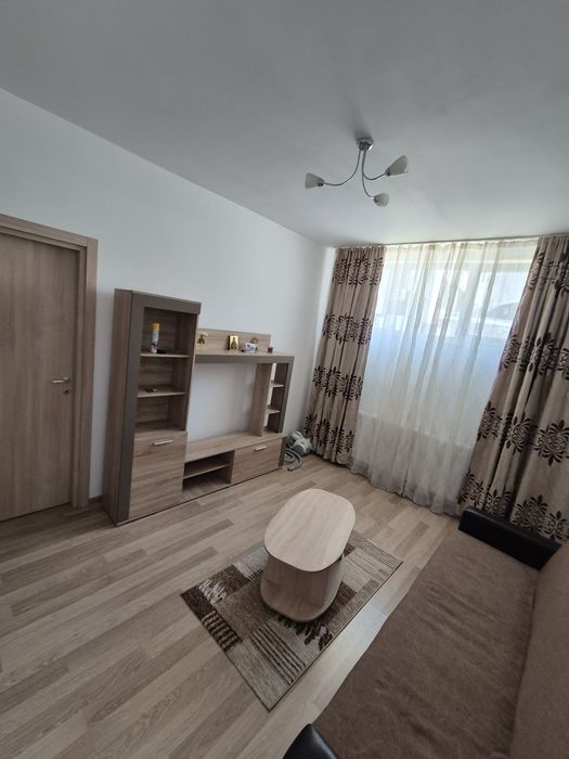 Inchiriez apartament cu gradina!