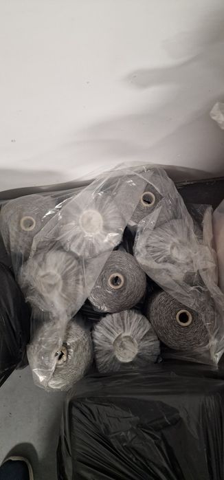 Vând lot de fire textile pe conuri (papiote industriale) – diverse culori și grosimi