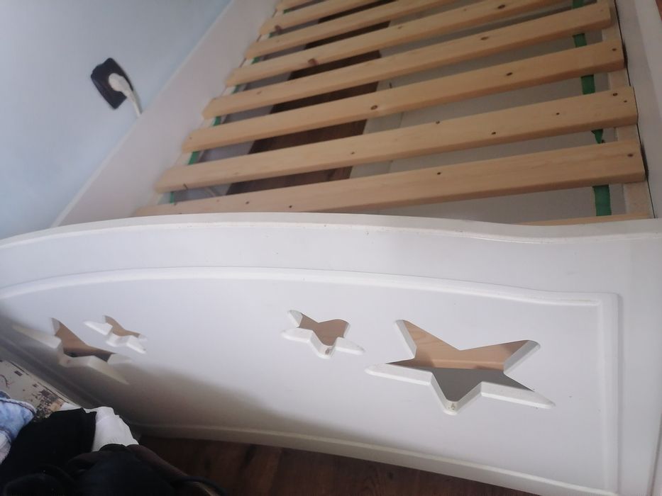 Легло с чекмеджета и матрак дърво и мдф