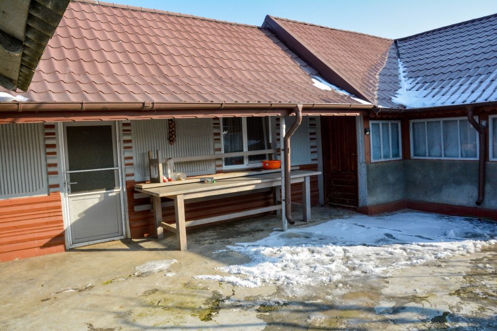 Casa de Vanzare - 4 camere - teren 905mp Mobilata - Utilata - Gropeni