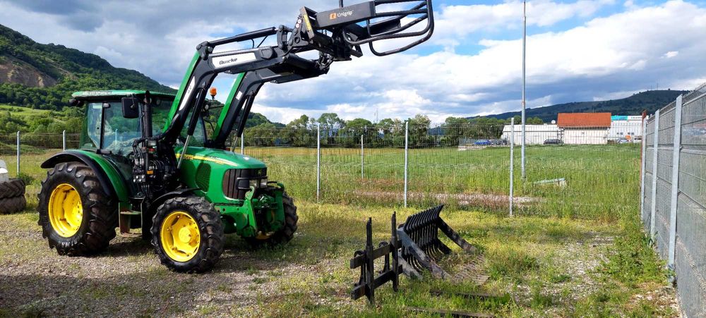 John Deere 5620 cu încărcător frontal